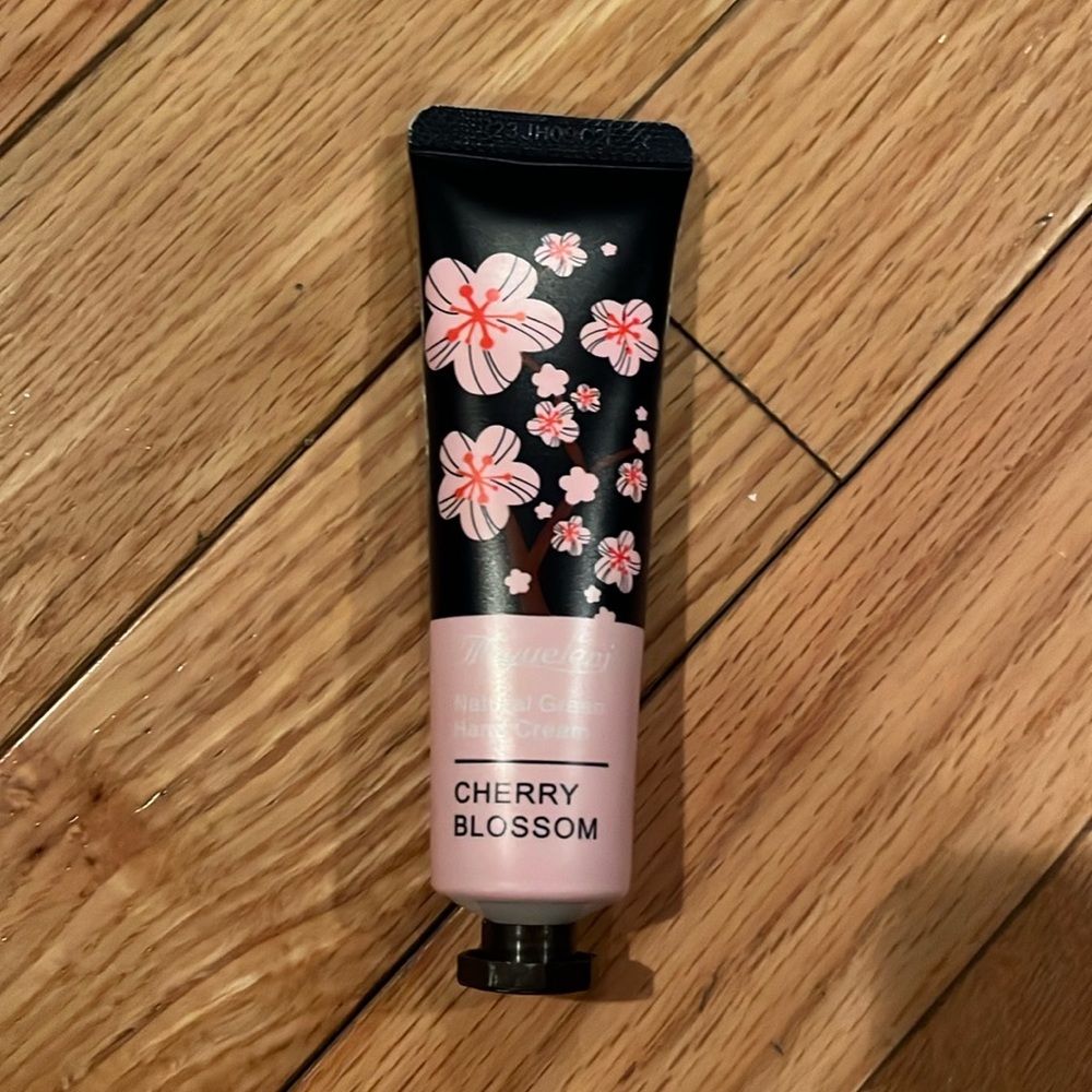 Miyueleni natural green hand cream Cherry Blossom